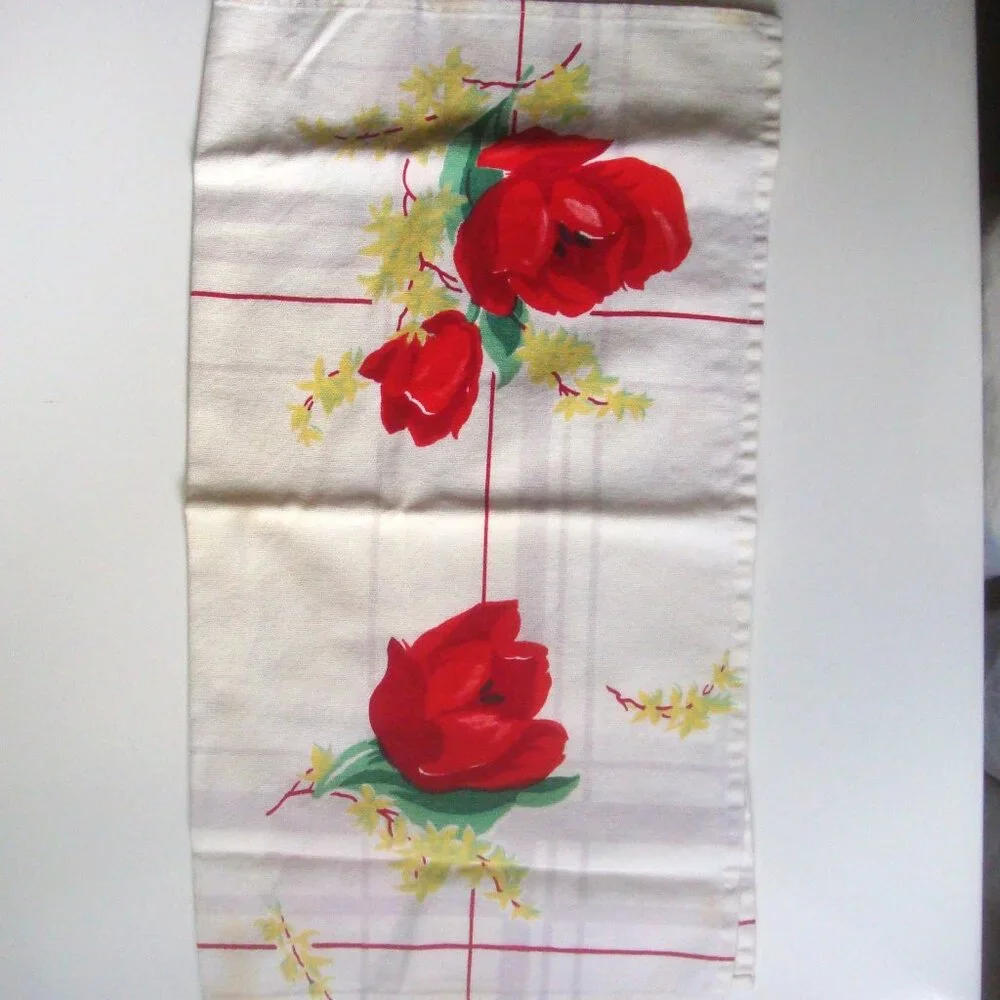 Set of 4 Red Tulip Flower Napkins Cotton &/or Linen Retro Vintage Spring Floral